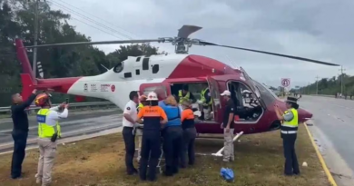 Mueren 5 turistas argentinos en un choque en la carretera Puerto Aventuras -Tulum, 2 personas resultaron gravemente heridas y fueron llevadas en un helicóptero para recibir atención médica.