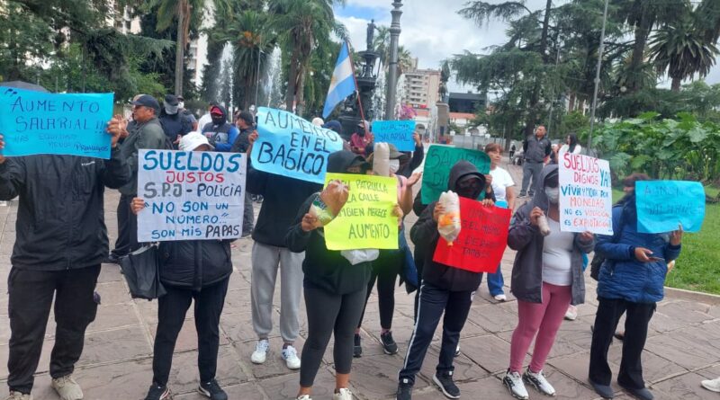 Conflicto policial: el Gobierno de Jujuy deja sin efecto resoluciones y convoca a mesa de diálogo con familiares y retirados