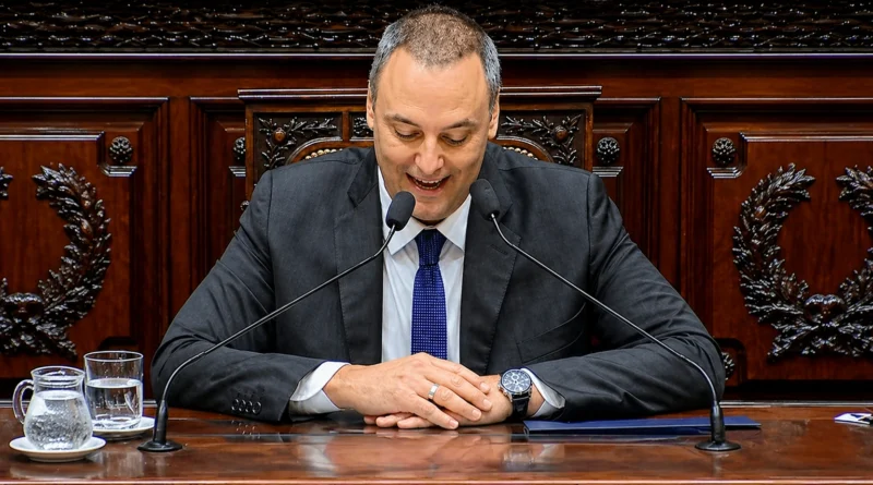 ADORNI BAJO FUEGO EN EL CONGRESO: SILENCIO PATRIMONIAL Y DEFENSA DE GESTIÓN EN UNA JUGADA DE ALTO RIESGO PARA MILEI