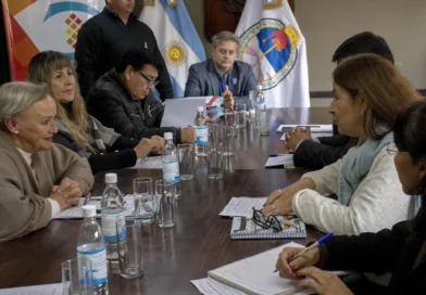 La Comisión de Obras Públicas y autoridades del Ejecutivo avanzan en crear un protocolo para el sistema nomenclador de calles y espacios verdes