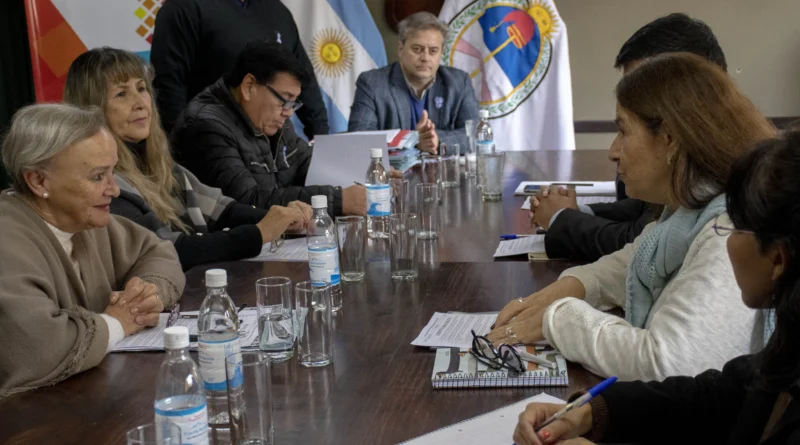 La Comisión de Obras Públicas y autoridades del Ejecutivo avanzan en crear un protocolo para el sistema nomenclador de calles y espacios verdes