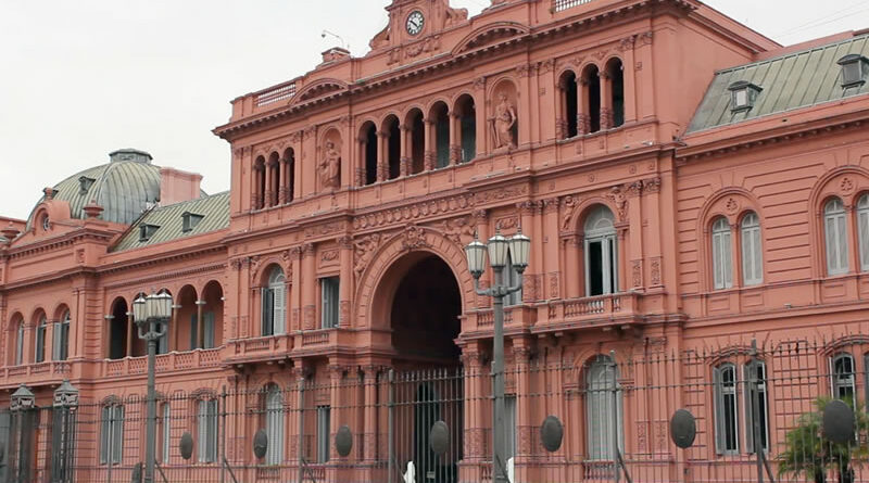 PERIODISTAS REGRESAN A CASA ROSADA BAJO ESTRICTAS RESTRICCIONES: TENSIÓN ENTRE GOBIERNO Y PRENSA