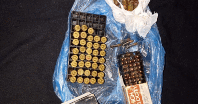 DISPARÓ CONTRA LA CASA DE SU EXPAREJA, FUE DETENIDO Y ENCONTRARON UN ARSENAL