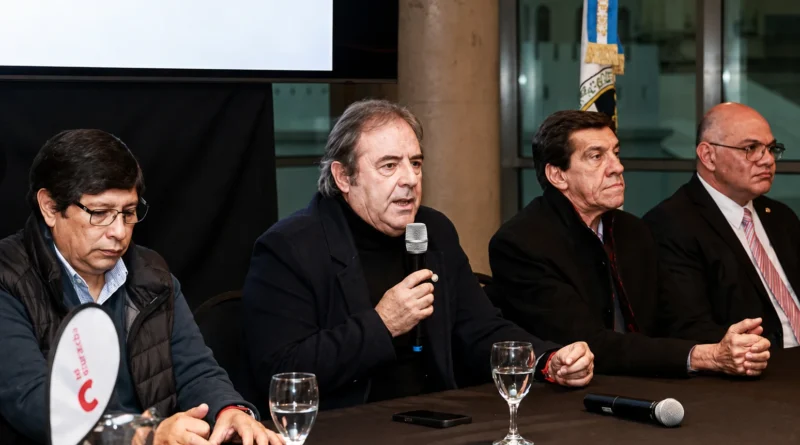 EL GOBERNADOR RATIFICÓ EL COMPROMISO CON EL EMPLEO EN EL FORO SOBRE LA LEY DE MODERNIZACIÓN LABORAL