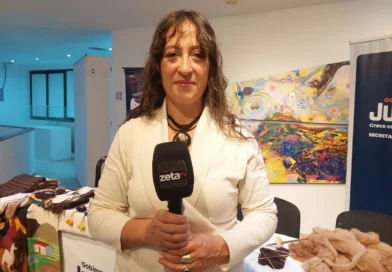 ¡CON EL HILO EN LA MANO Y LA PUSHKA LISTA!: PURMAMARCA SE ABANICA A PURO PUNTADA Y LANA ANDINA