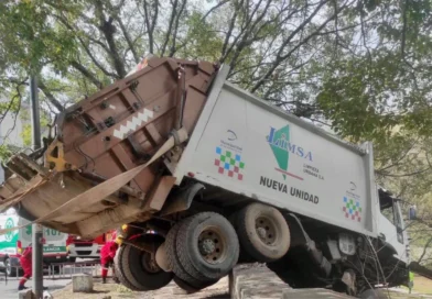 Operativo de rescate tras un siniestro vial en el río Xibi Xibi