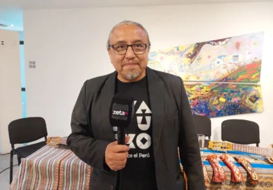 JULIO MENDÍVIL SUMA EL LEGADO CULTURAL Y LA SONORIDAD PERUANA A LA SEMANA DEL CHARANGO