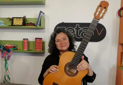 CARO ESCOBAR: LA VOZ QUE CANTA, CREA COPLAS Y LLEVA A JUJUY EN CADA NOTA