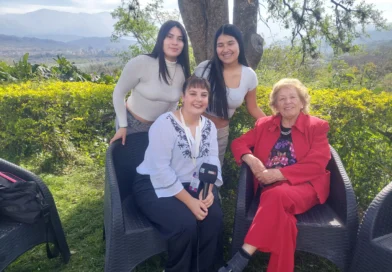 NELBA AURELIA PLAZA HOMENAJEÓ A PAMPITA ARDOHAIN CON LA ENTREGA DEL LIBRO DE ORO EN EL MARCO DE LA FNE