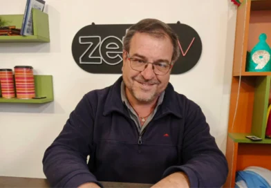 PUCHO GONZÁLEZ: POETA ANTES QUE CANTOR, CON RAÍZ Y MIRADA AL FUTURO