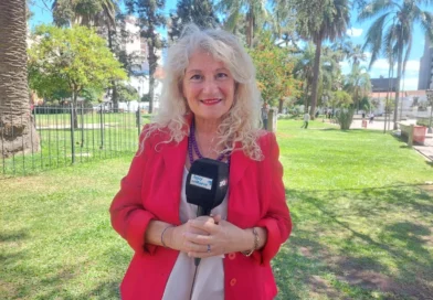 PATRICIA LUBEL DESPIDE LA ACLAMADA OBRA «EXPERIENCIA EL NOMBRE» EN EL TEATRO MITRE